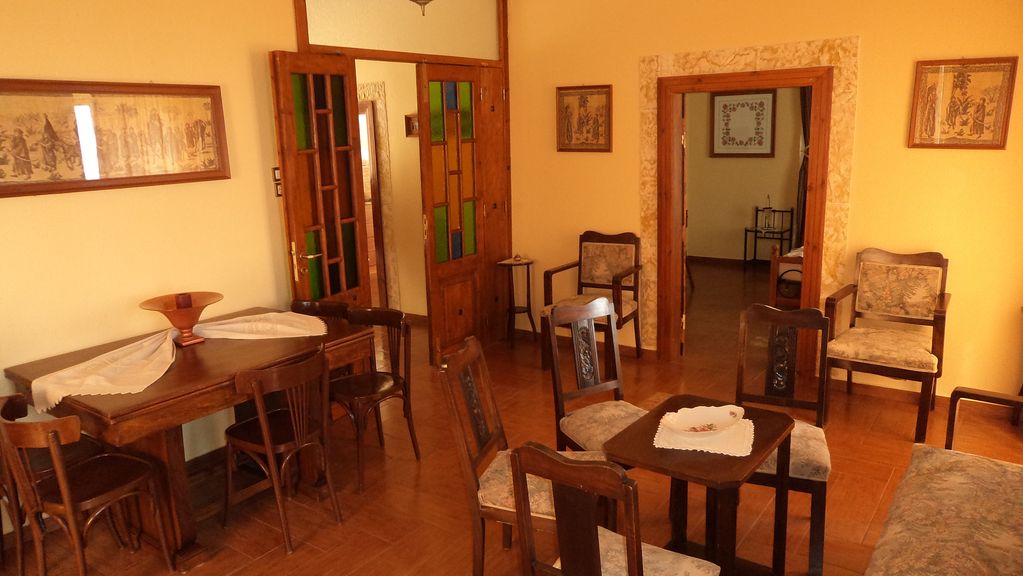 picture villa petra dining area