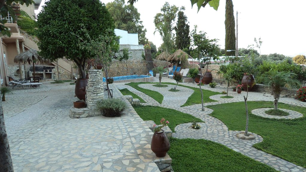 picture villa petra garden