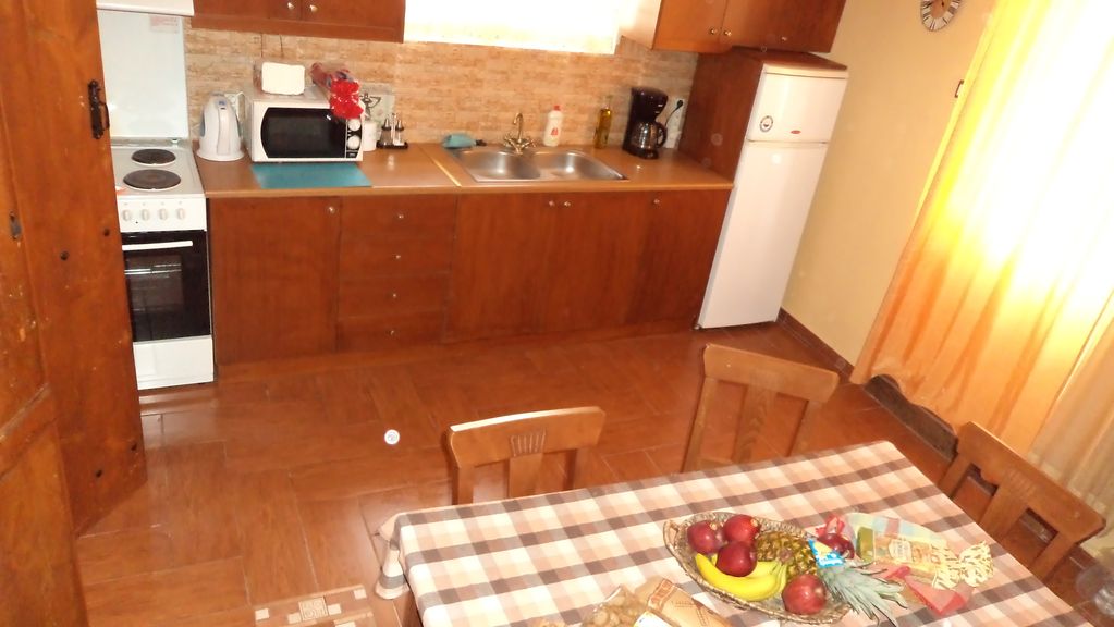 picture villa petra kitchen