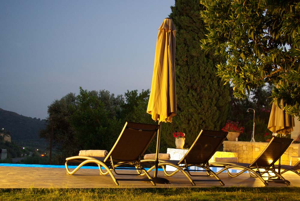 PICTURE VILLA VIGLES SWIMMING POOL BY NIGHT