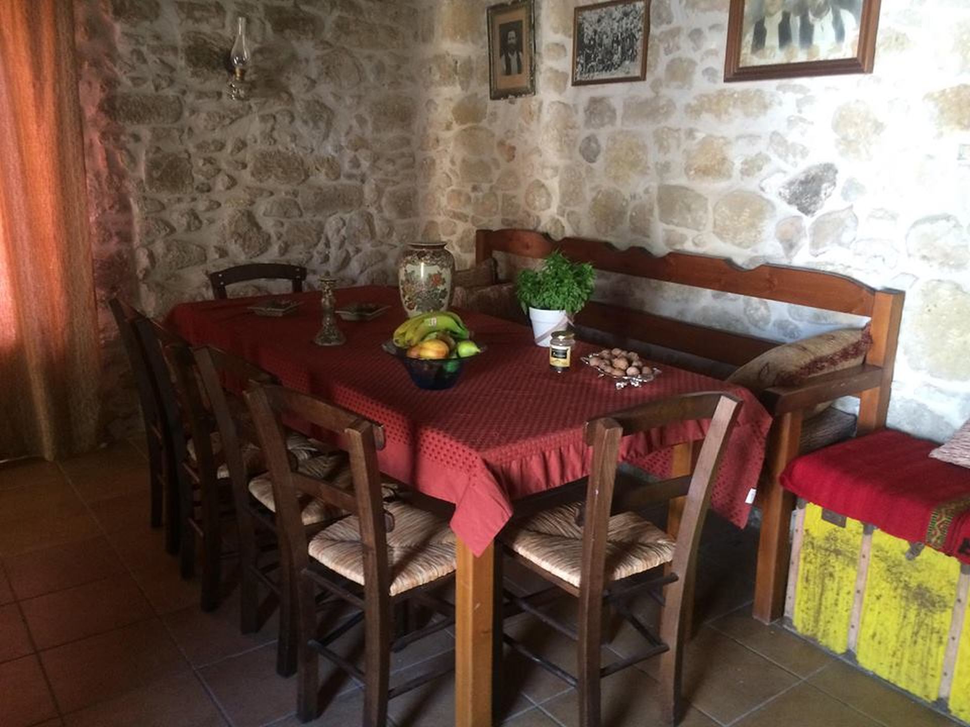 picture veisakis dining area