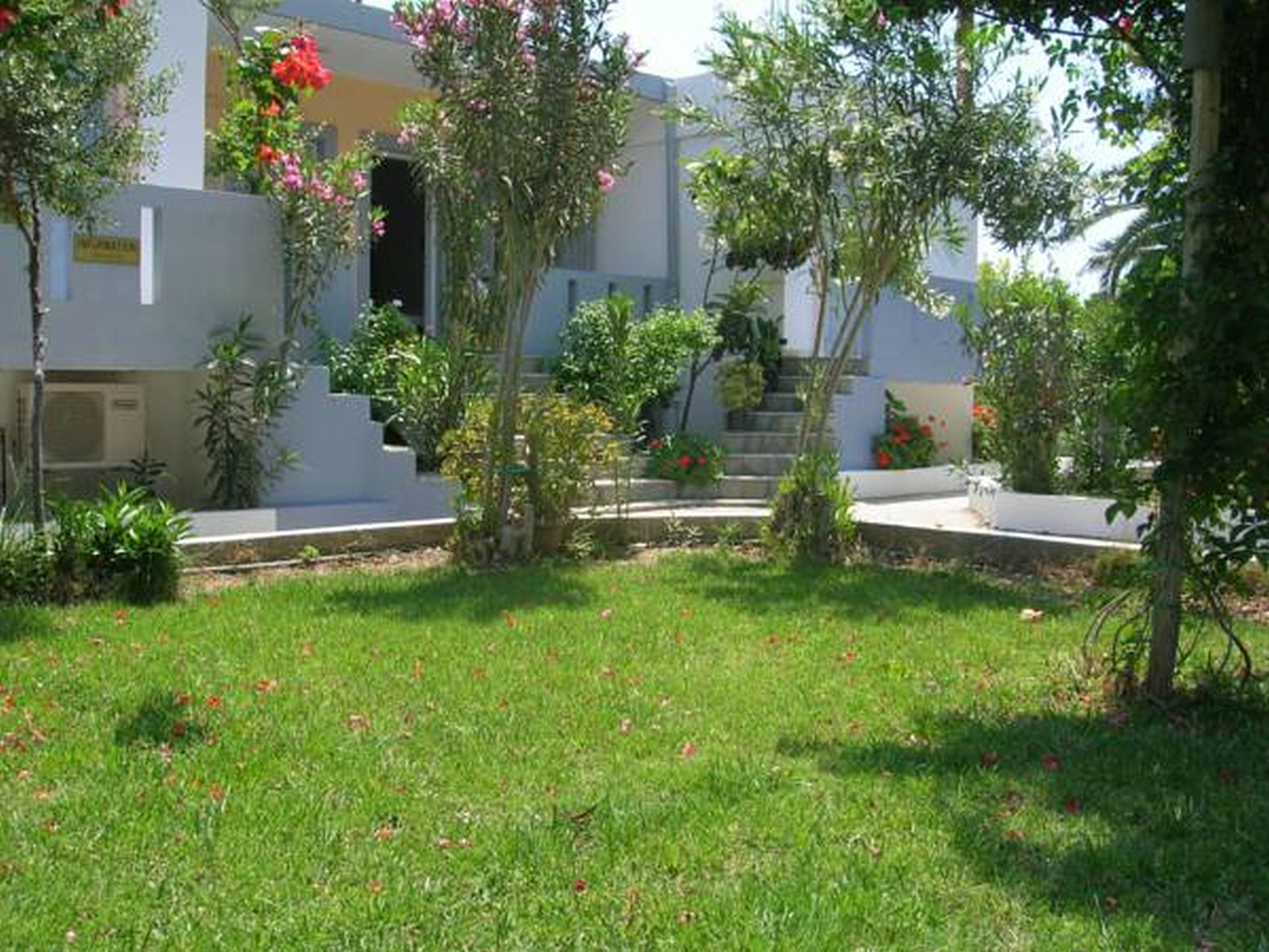 picture di matala garden