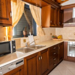 Modern kitchen in Suite Thea with all amenities